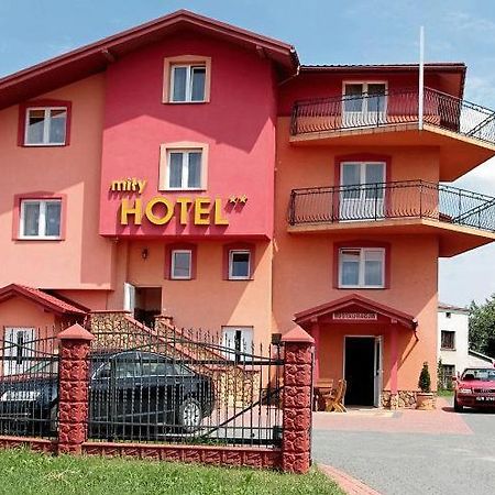 Hotel Mily Krosno Bagian luar foto