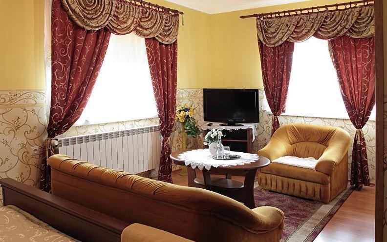 Hotel Mily Krosno Bagian luar foto
