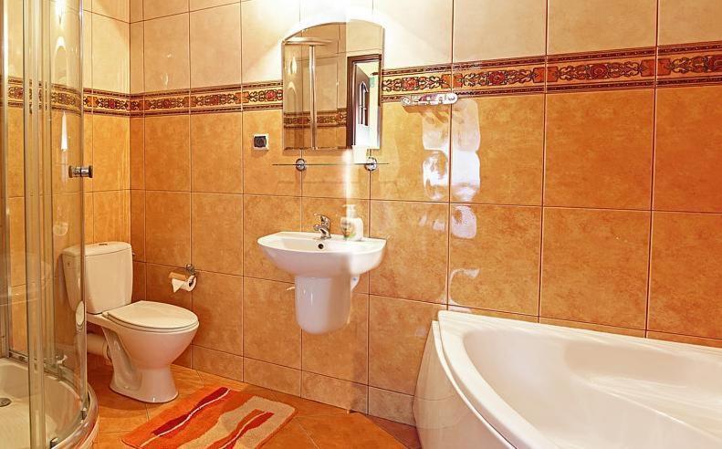 Hotel Mily Krosno Bagian luar foto