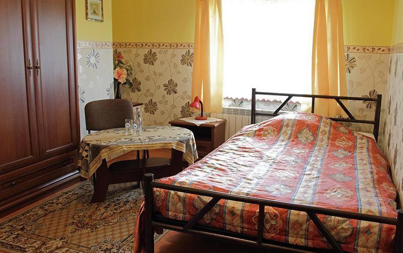 Hotel Mily Krosno Bagian luar foto