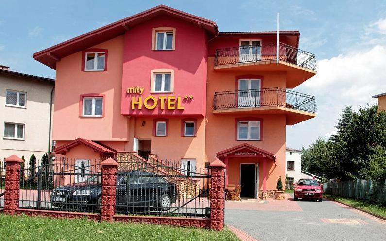 Hotel Mily Krosno Bagian luar foto
