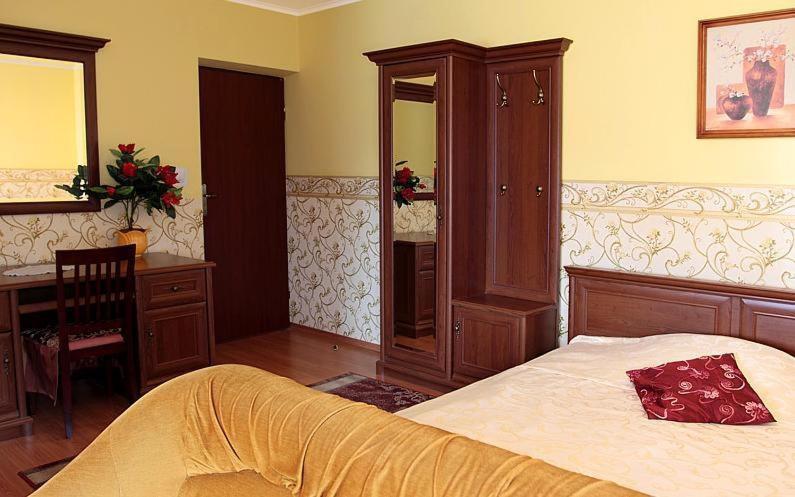 Hotel Mily Krosno Ruang foto